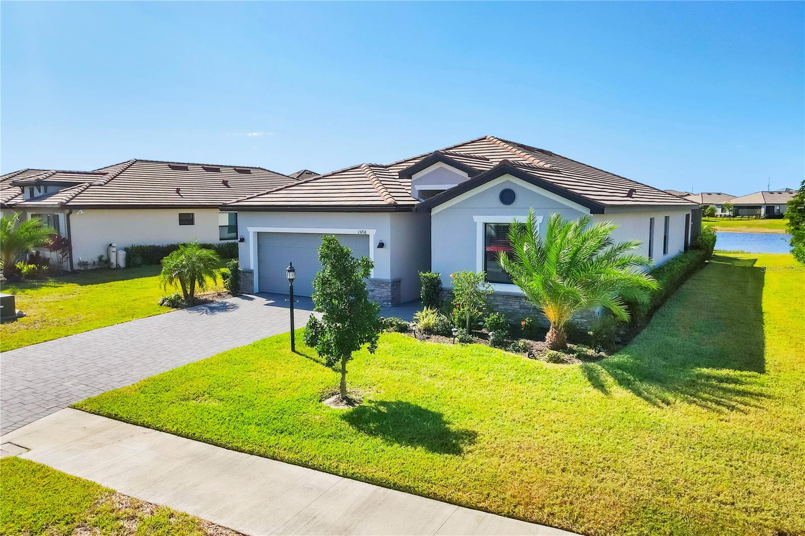 15716 Barefoot Beach Dr Property Photo 2