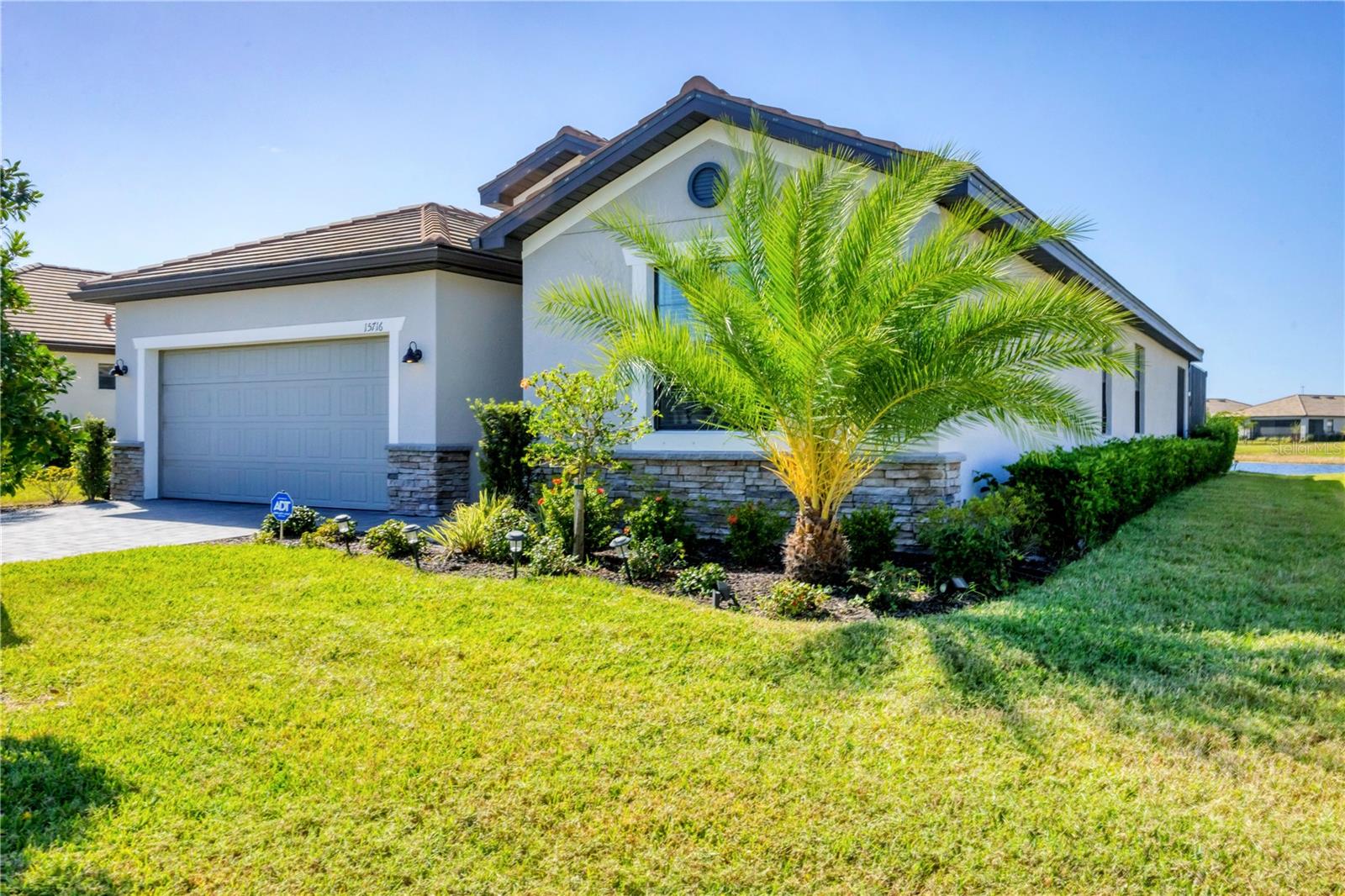15716 Barefoot Beach Dr Property Photo 3