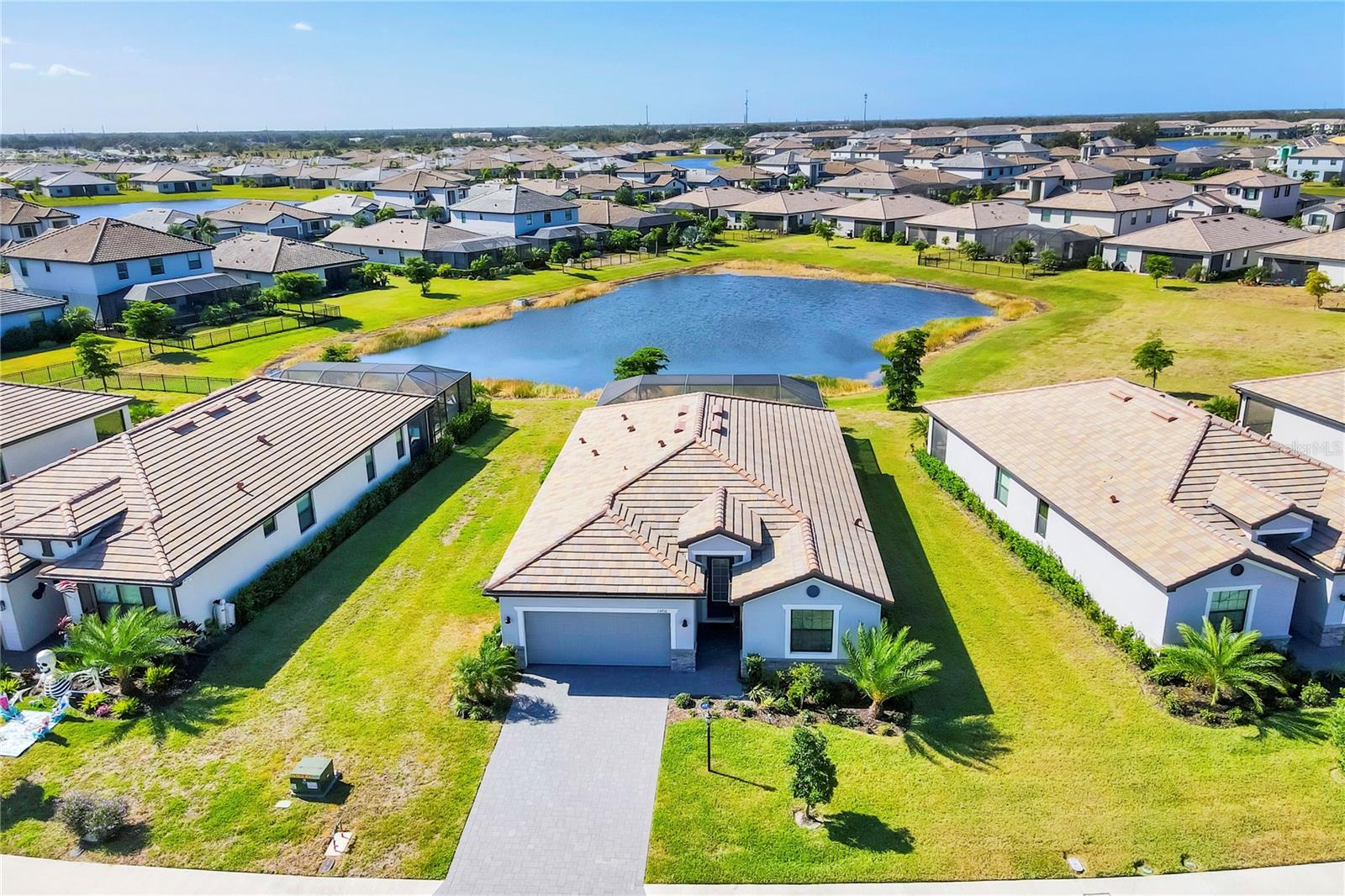 15716 Barefoot Beach Dr Property Photo 4