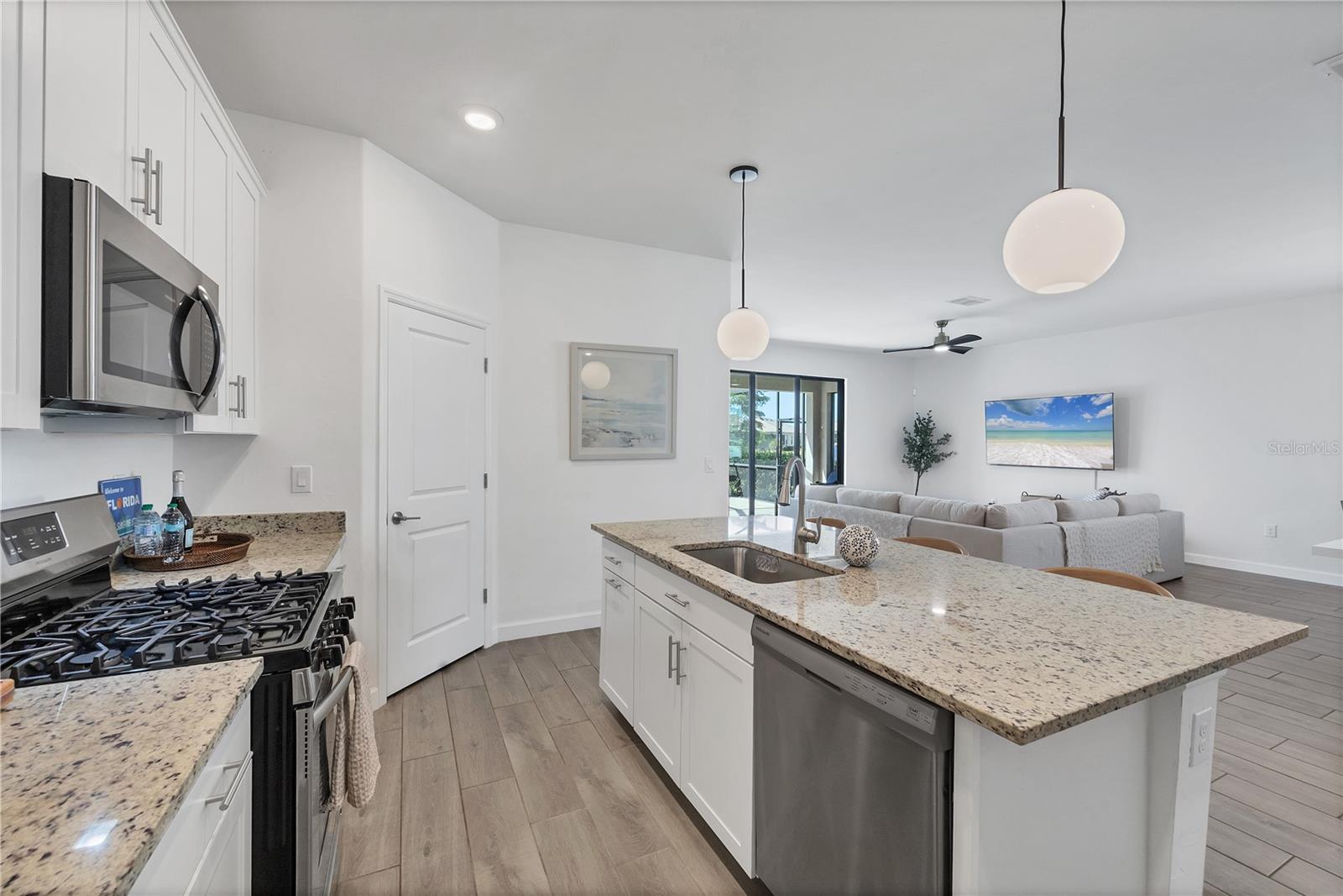 15716 Barefoot Beach Dr Property Photo 6