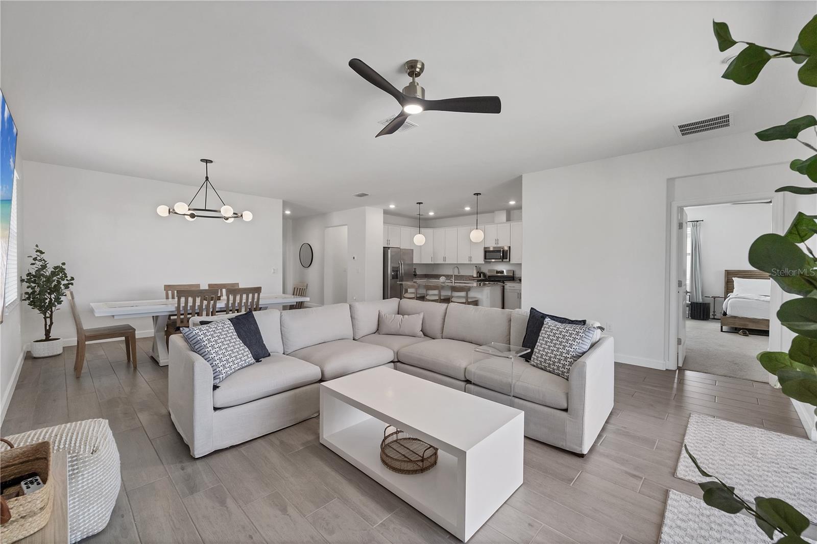 15716 Barefoot Beach Dr Property Photo 8