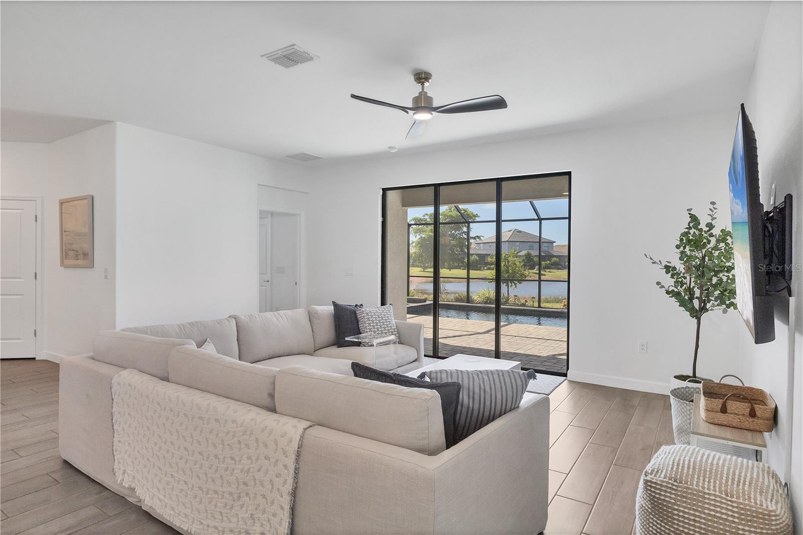 15716 Barefoot Beach Dr Property Photo 9
