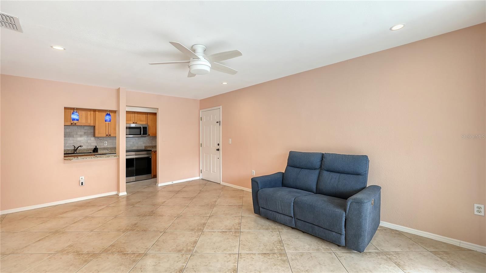 631 N Orange Ave #208 Property Photo 4