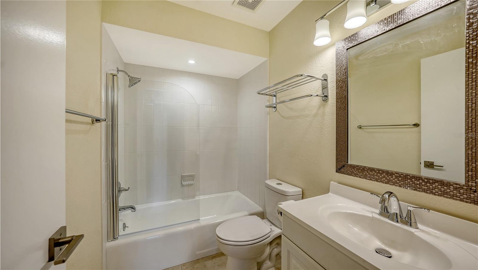 631 N Orange Ave #208 Property Photo 16