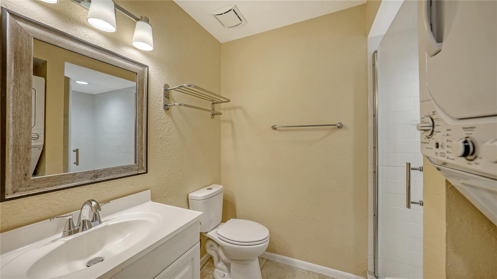631 N Orange Ave #208 Property Photo 21