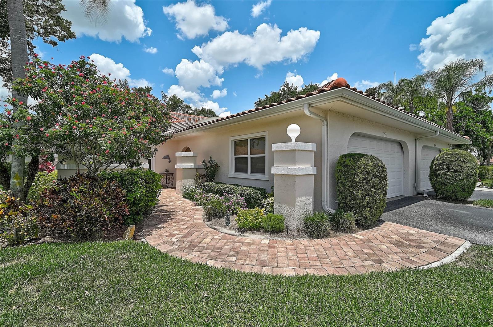 7341 GOLF POINTE CIR Property Photo 1