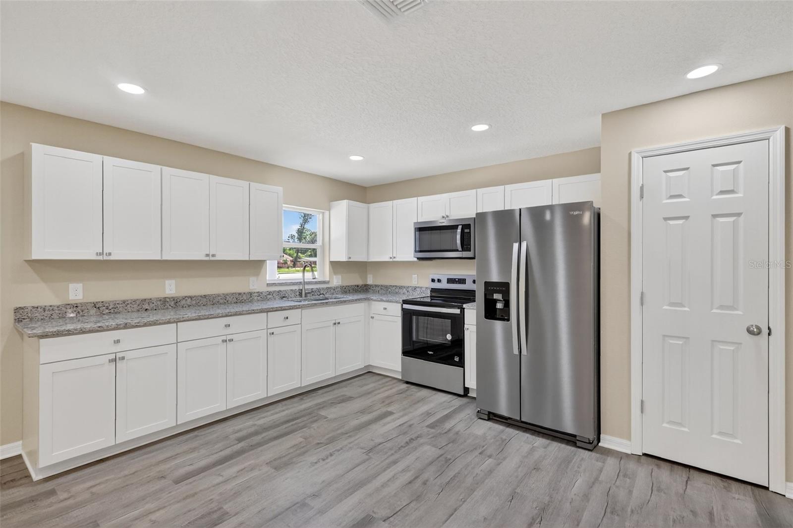 1505 8th Ave E Property Photo 9