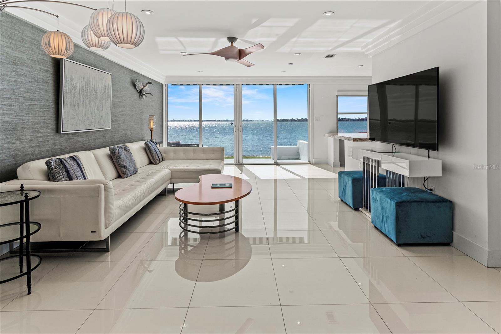 400 Golden Gate Pt #11 Property Photo 4