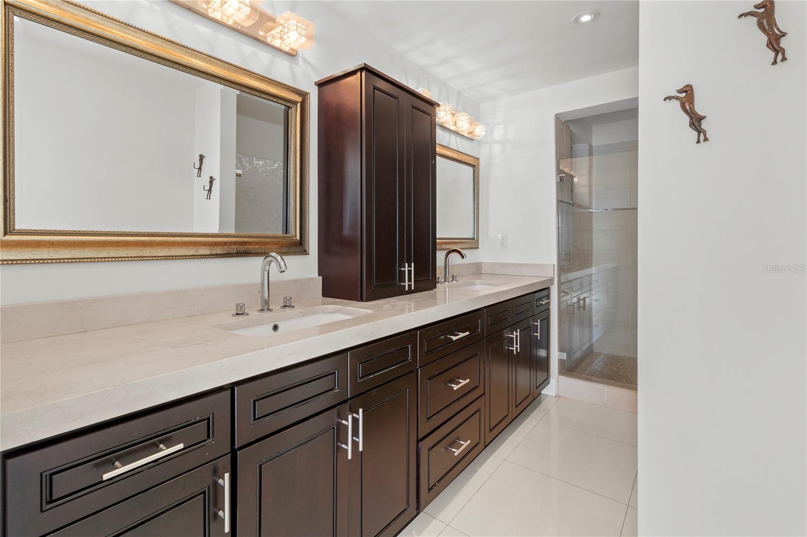 400 Golden Gate Pt #11 Property Photo 17