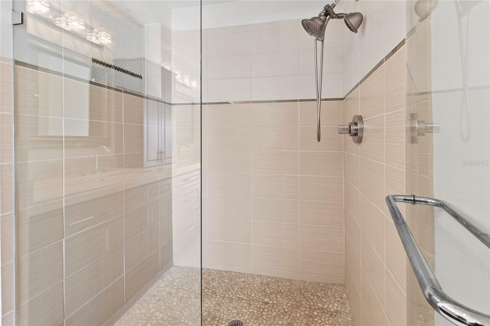 400 Golden Gate Pt #11 Property Photo 18