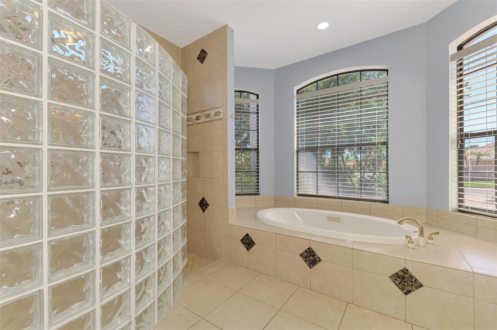5684 Eastwind Dr Property Photo 30