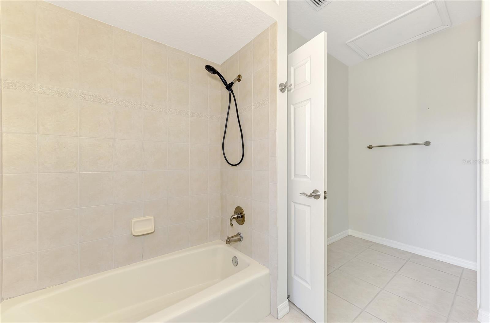 5684 Eastwind Dr Property Photo 39