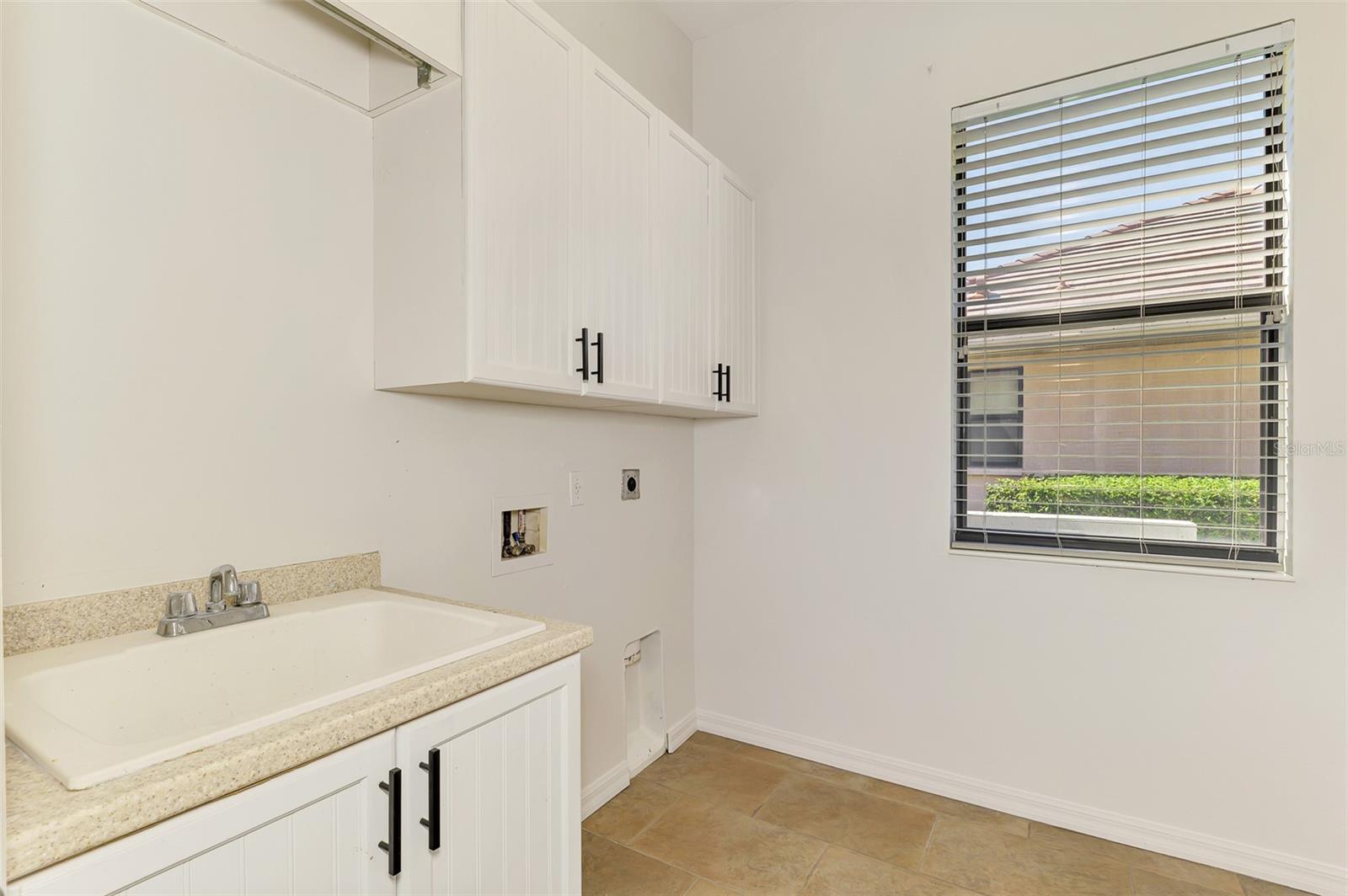 5684 Eastwind Dr Property Photo 47