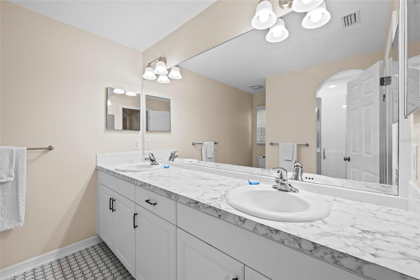 5262 Rhapsody Ave Property Photo 24