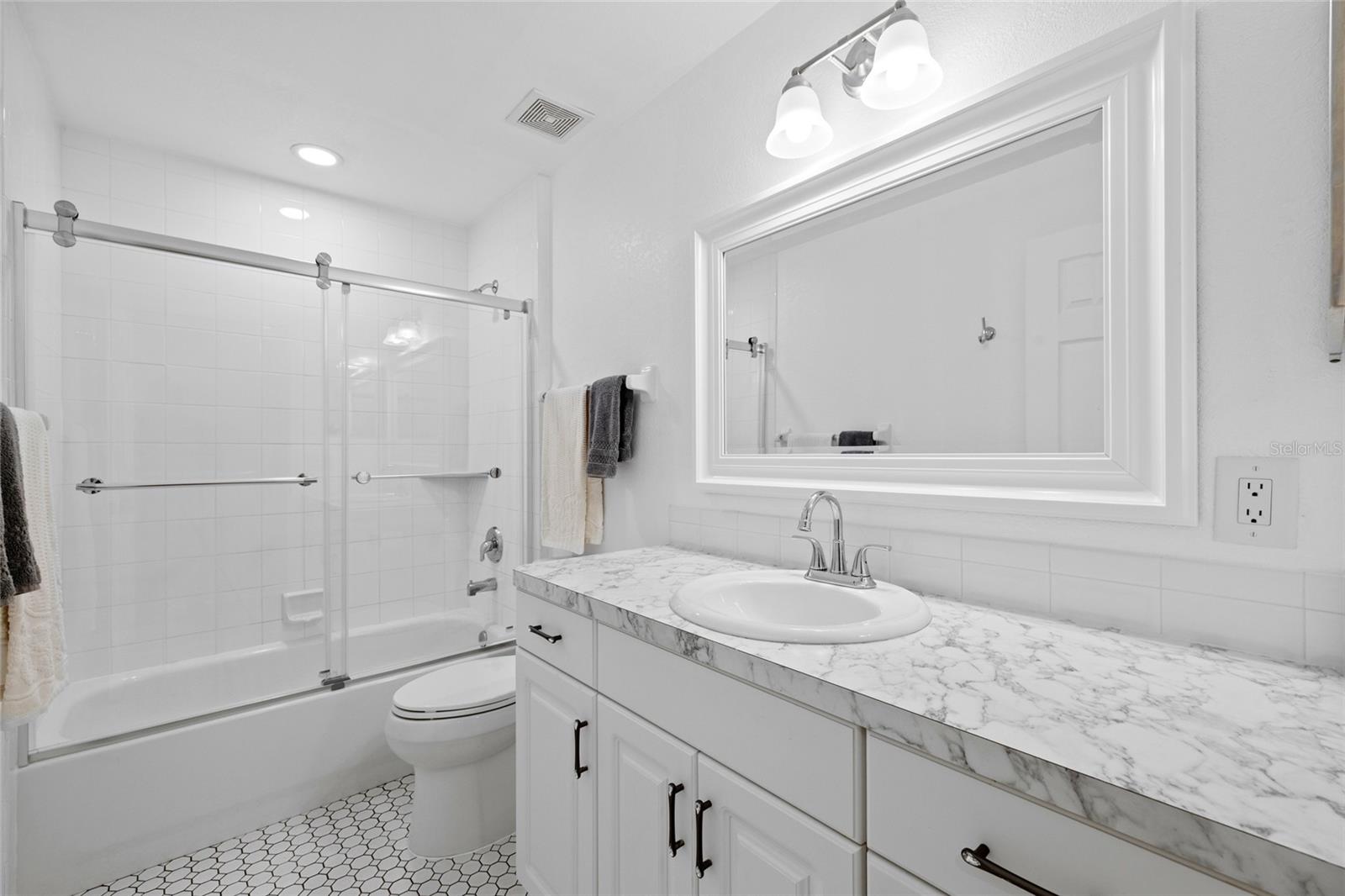 5262 Rhapsody Ave Property Photo 29