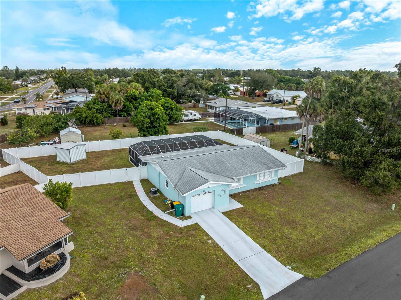 2367 Ivanhoe St Property Photo 2