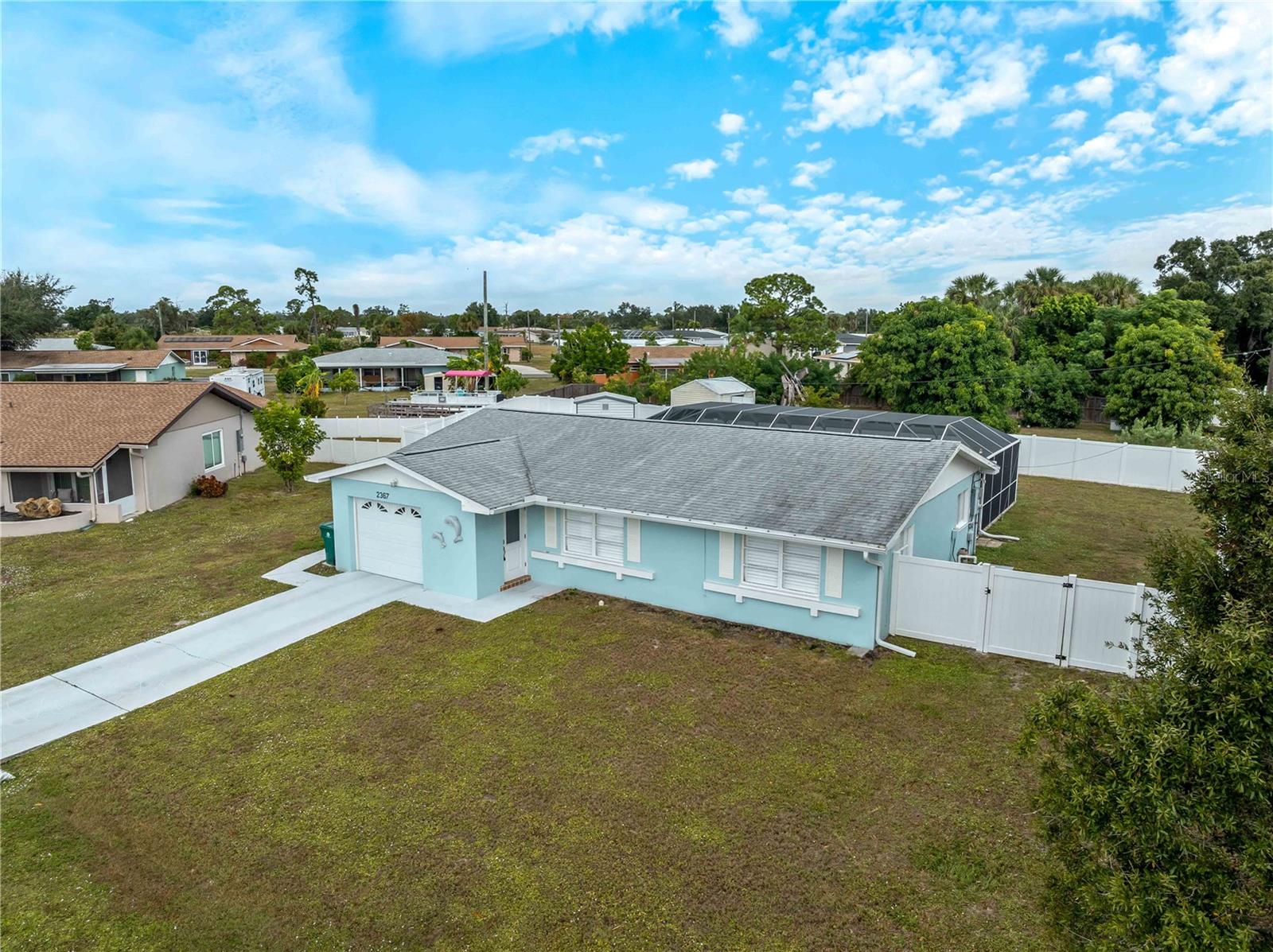 2367 Ivanhoe St Property Photo 3