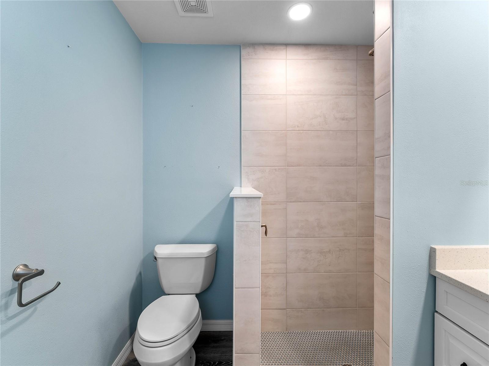 2367 Ivanhoe St Property Photo 6