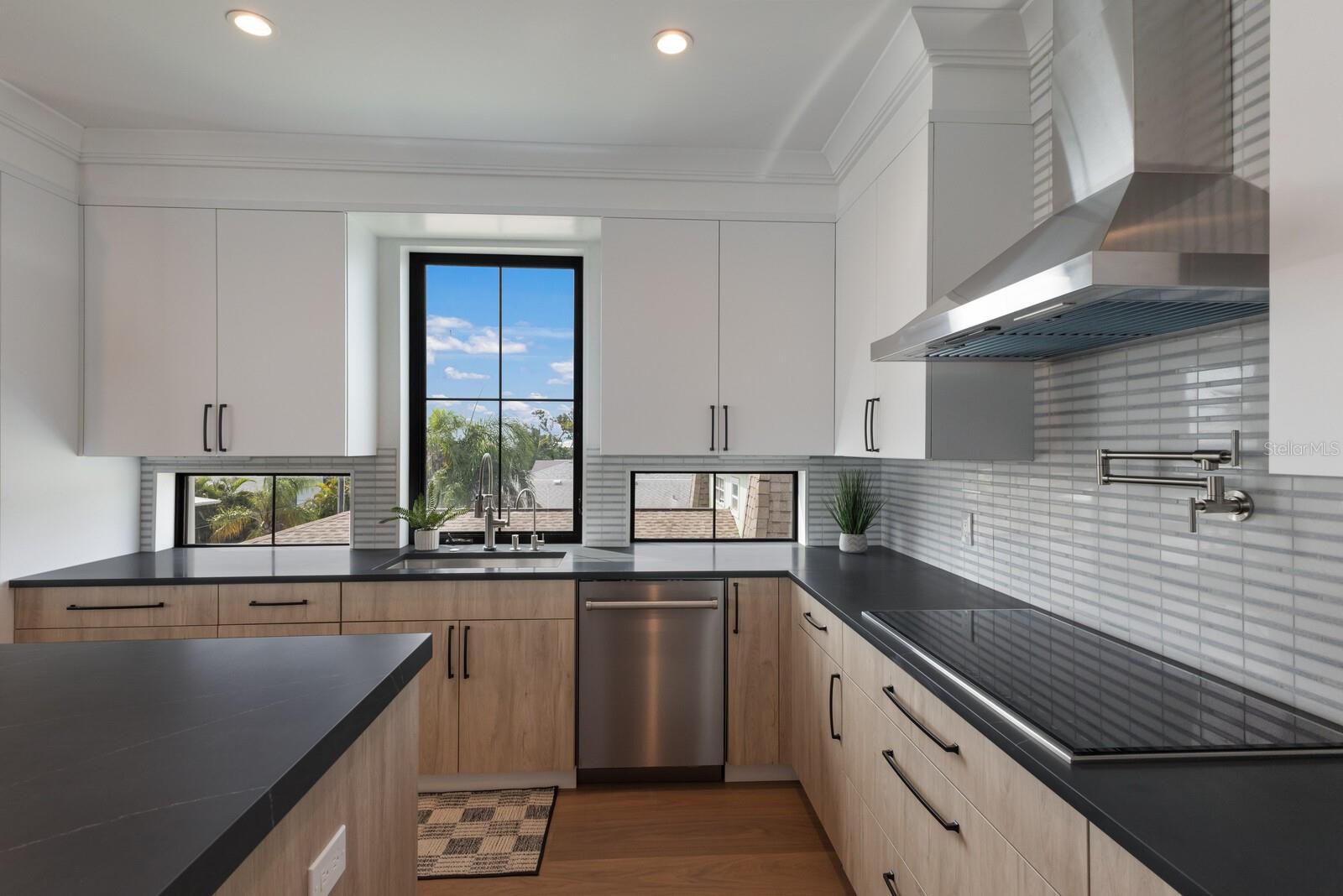 2415 Avenue B Property Photo 11