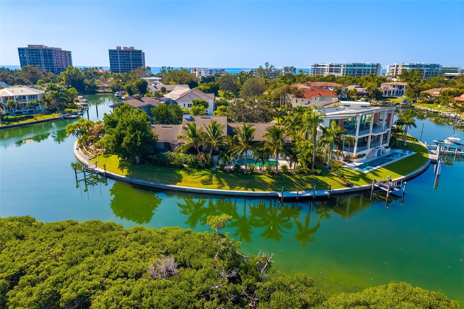 560 Harbor Cove Cir Property Photo 1