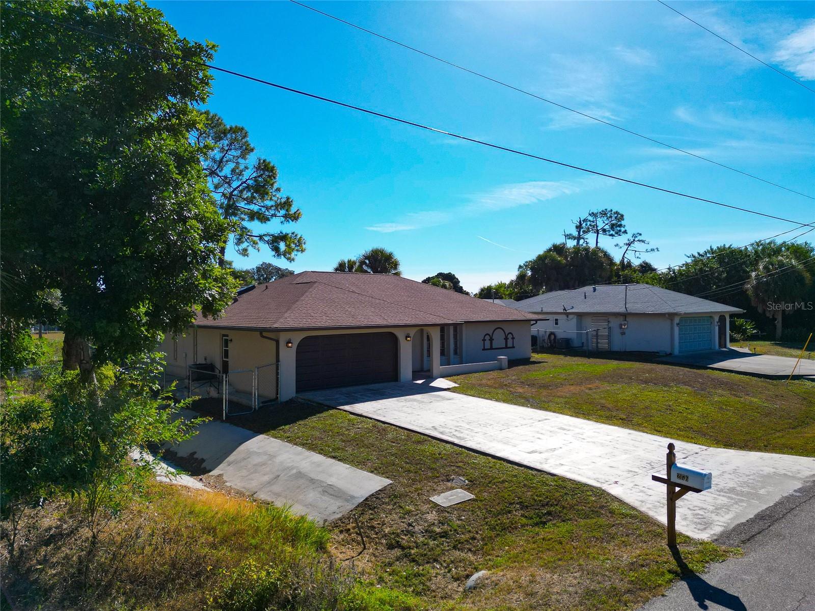 2176 Barksdale St Property Photo 3