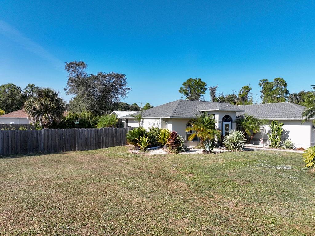 3357 N Chamberlain Blvd Property Photo 3