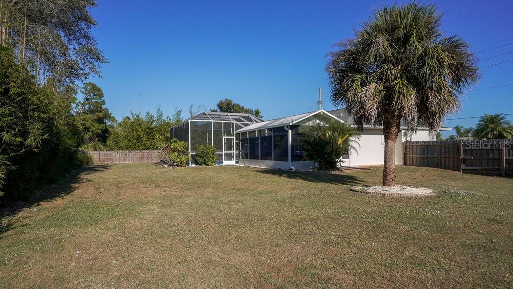 3357 N Chamberlain Blvd Property Photo 8