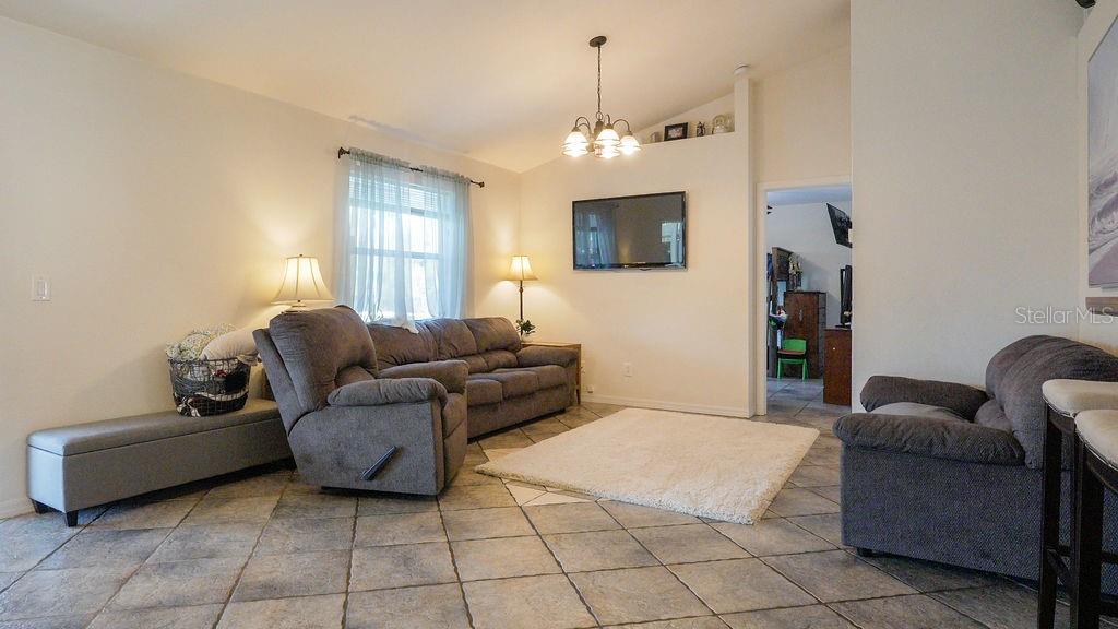 3357 N Chamberlain Blvd Property Photo 15