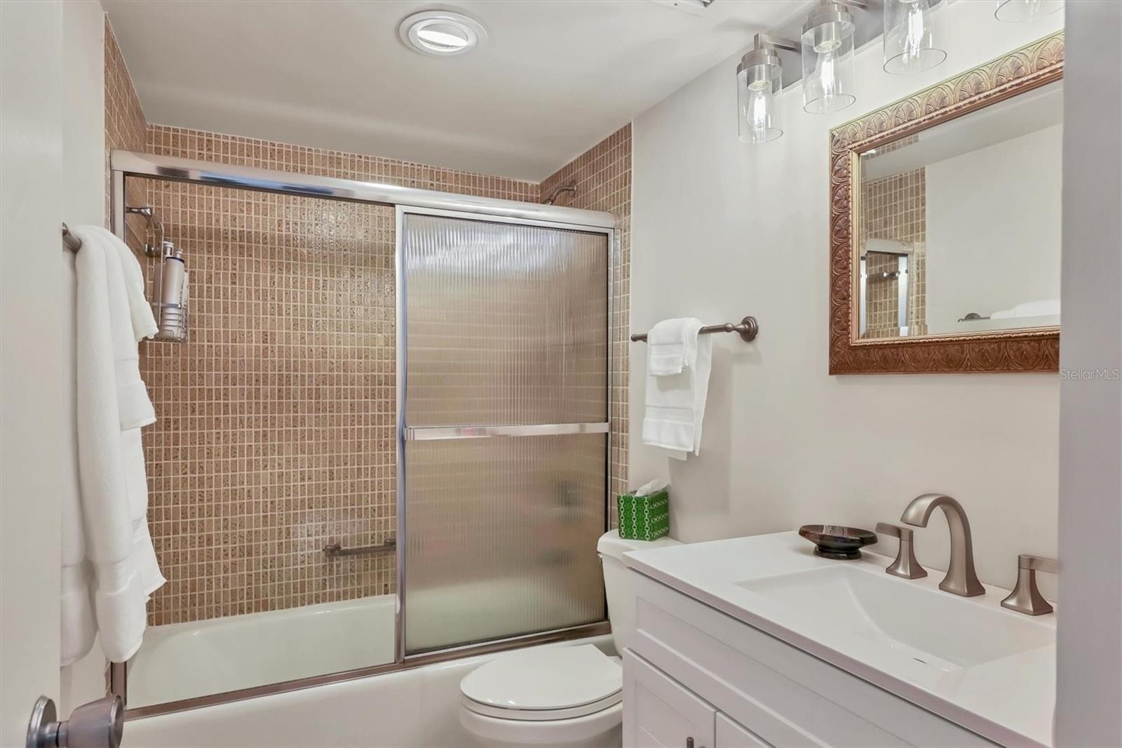 1250 N Portofino Dr #303 Property Photo 14
