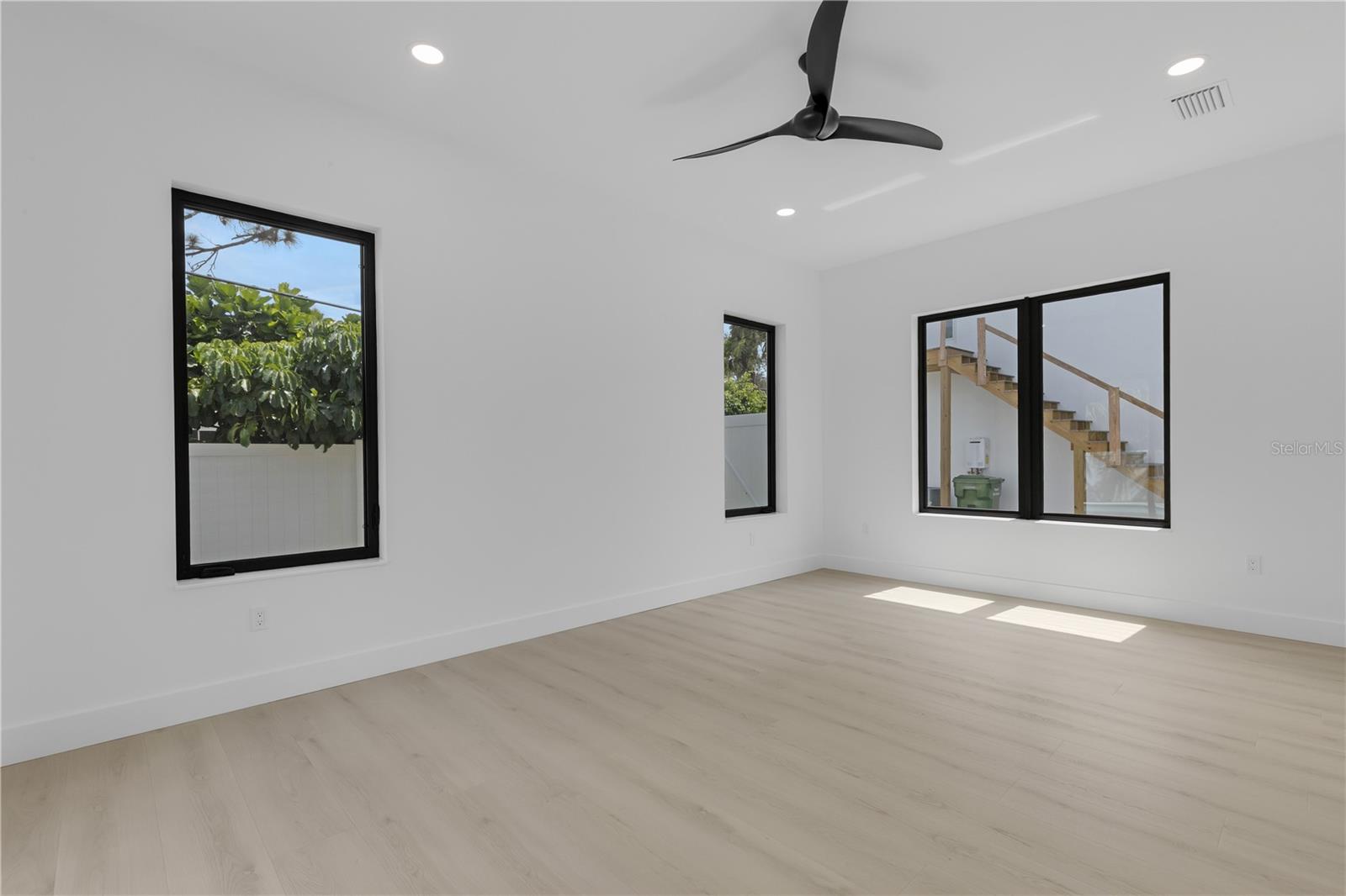 2069 Hibiscus St Property Photo 19