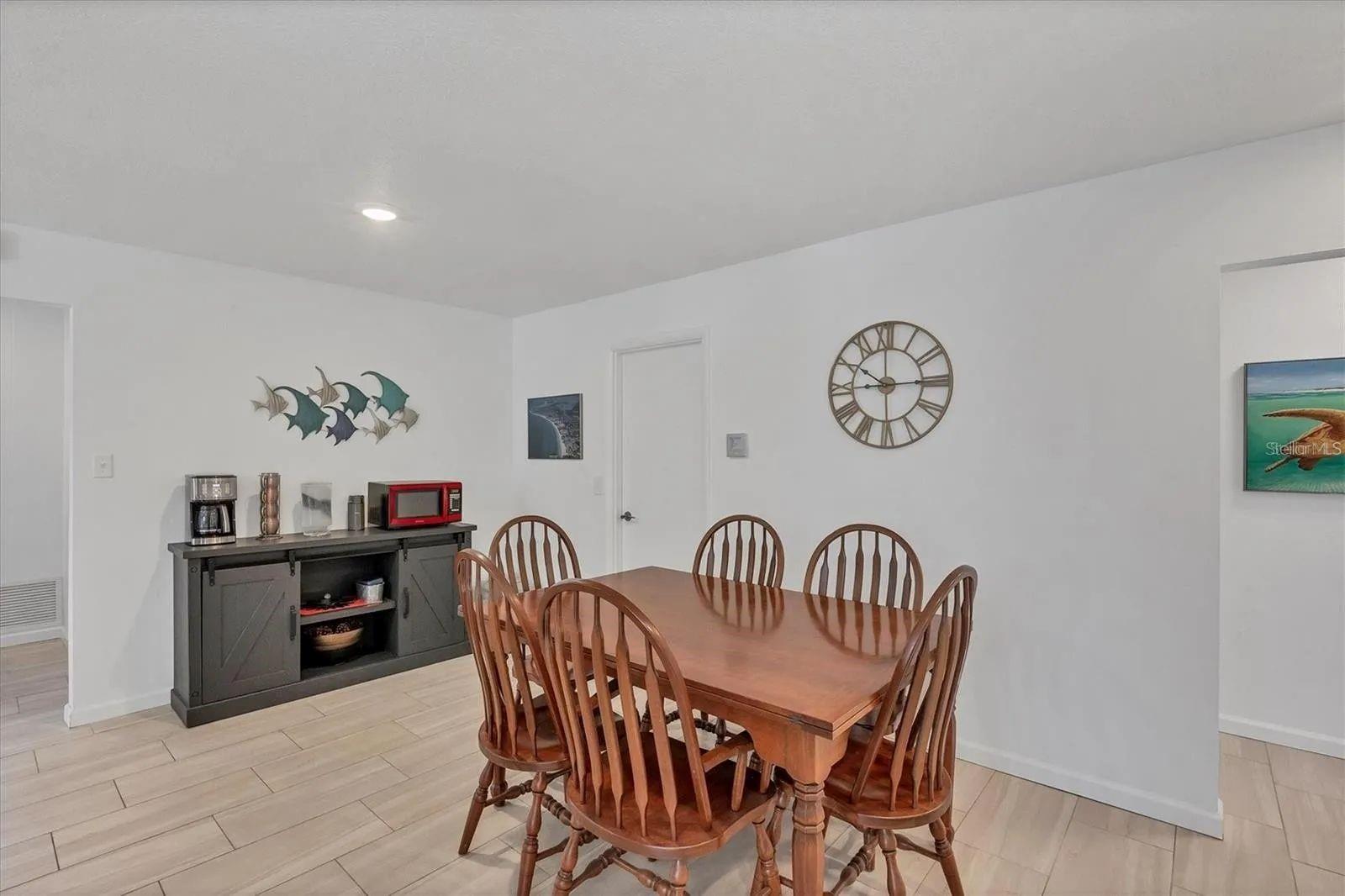2410 Cass St Property Photo 12