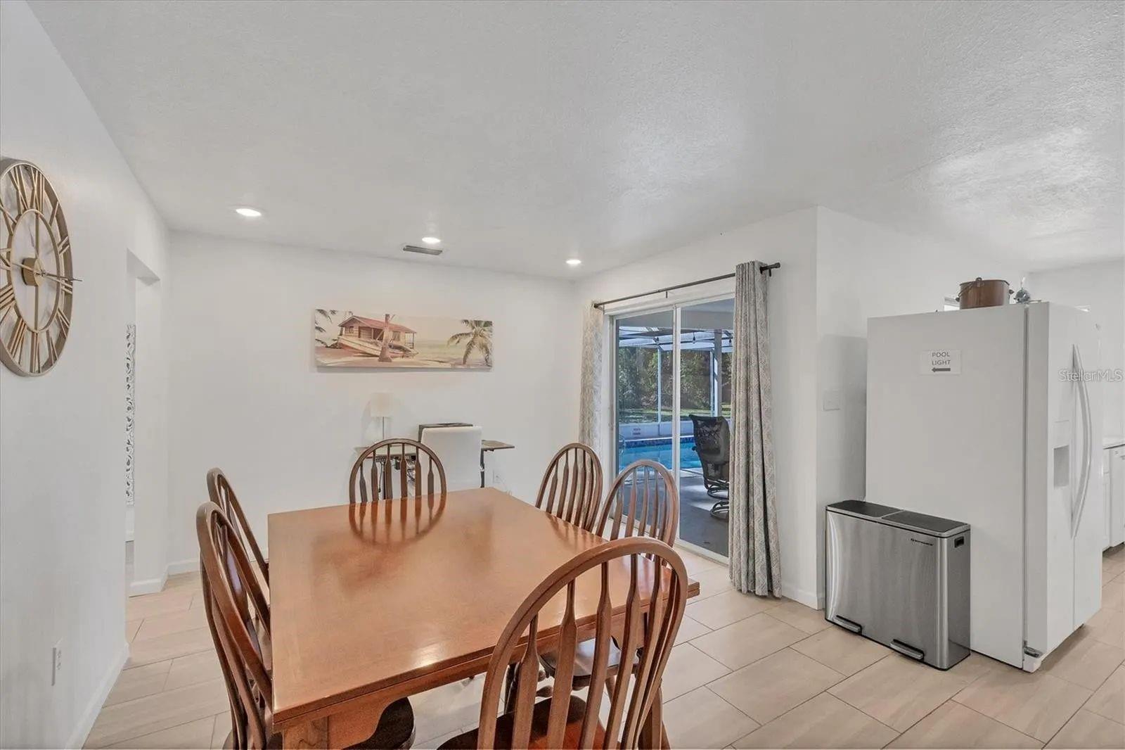 2410 Cass St Property Photo 13