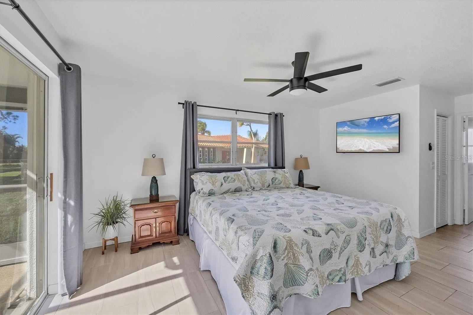 2410 Cass St Property Photo 15
