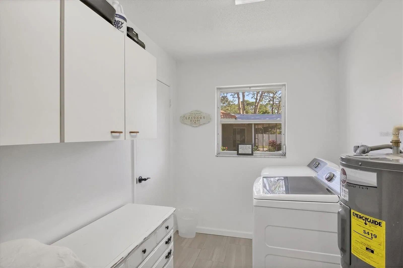 2410 Cass St Property Photo 23