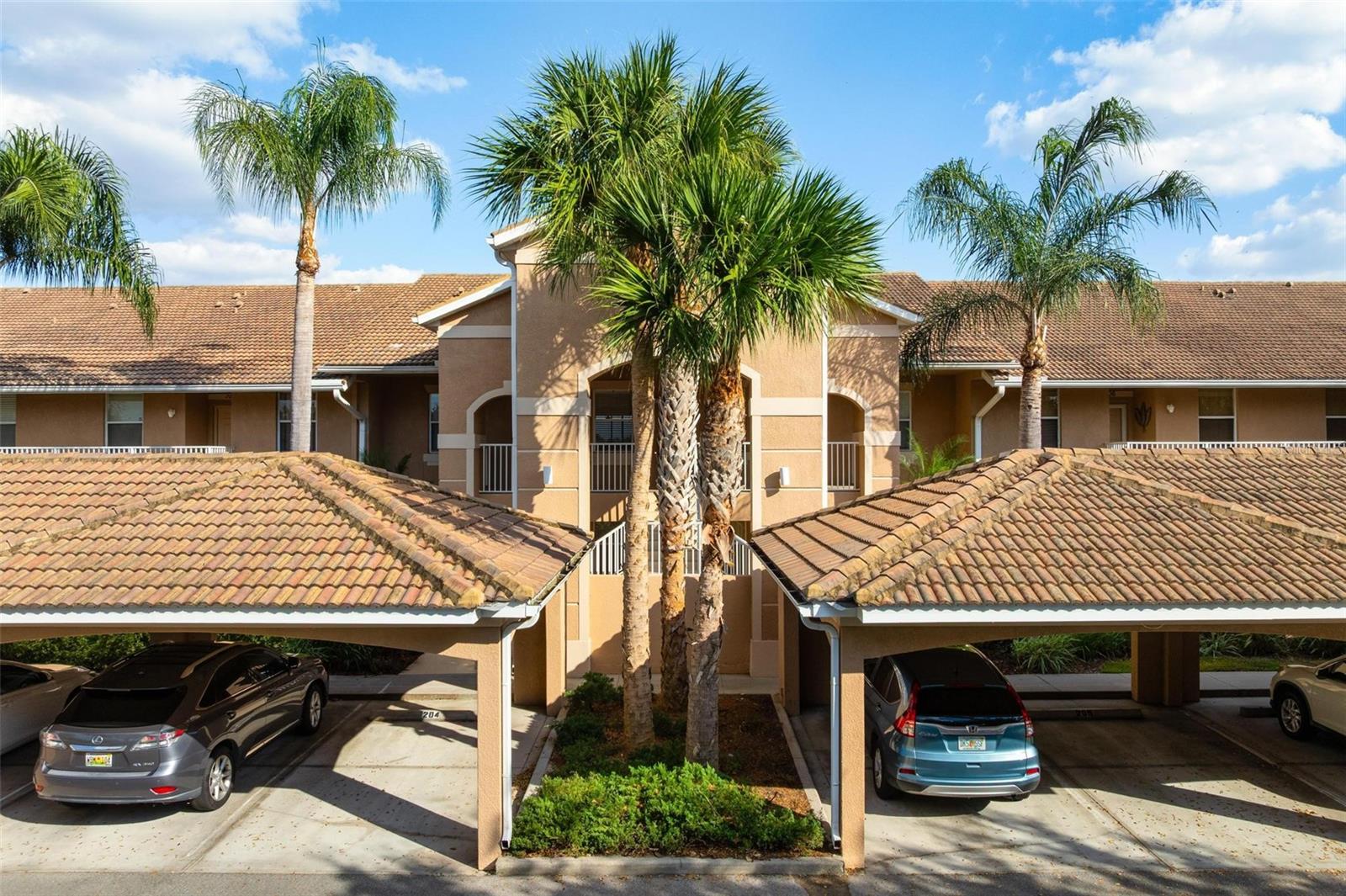 915 Fairwaycove Ln #204 Property Photo 3