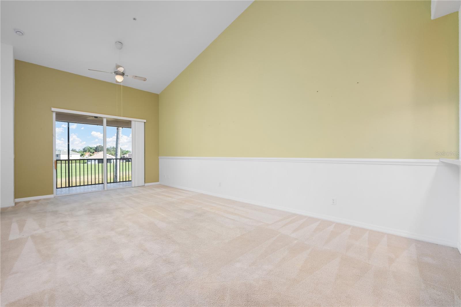 915 Fairwaycove Ln #204 Property Photo 4