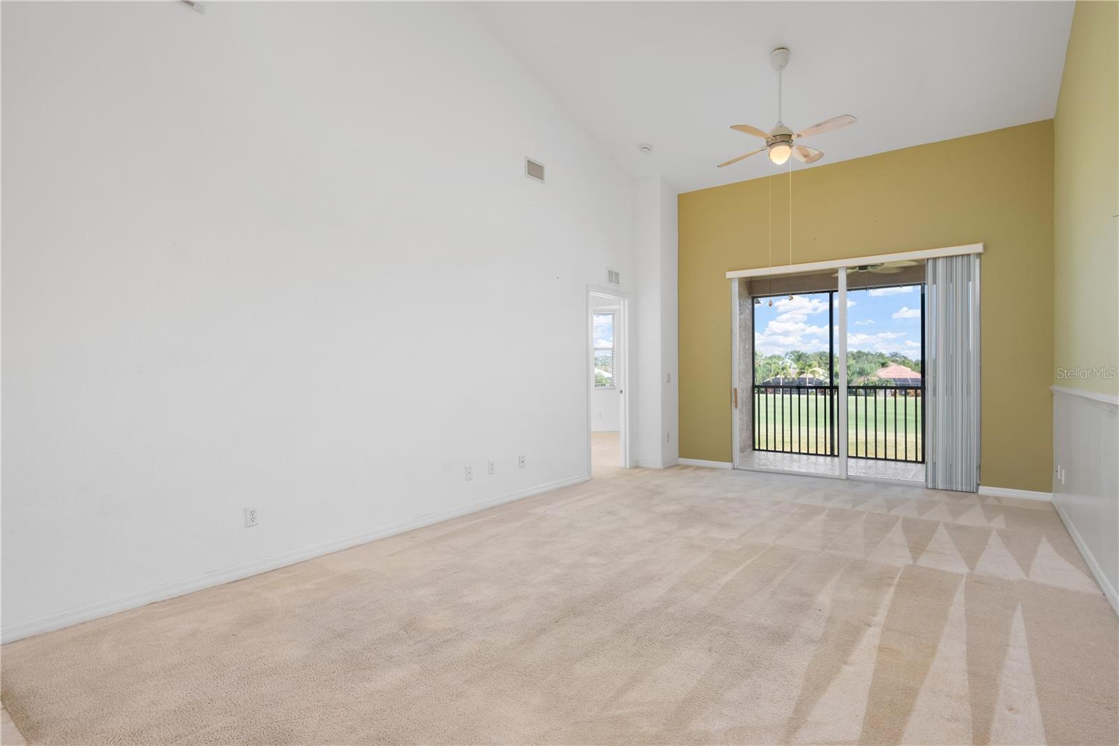 915 Fairwaycove Ln #204 Property Photo 6