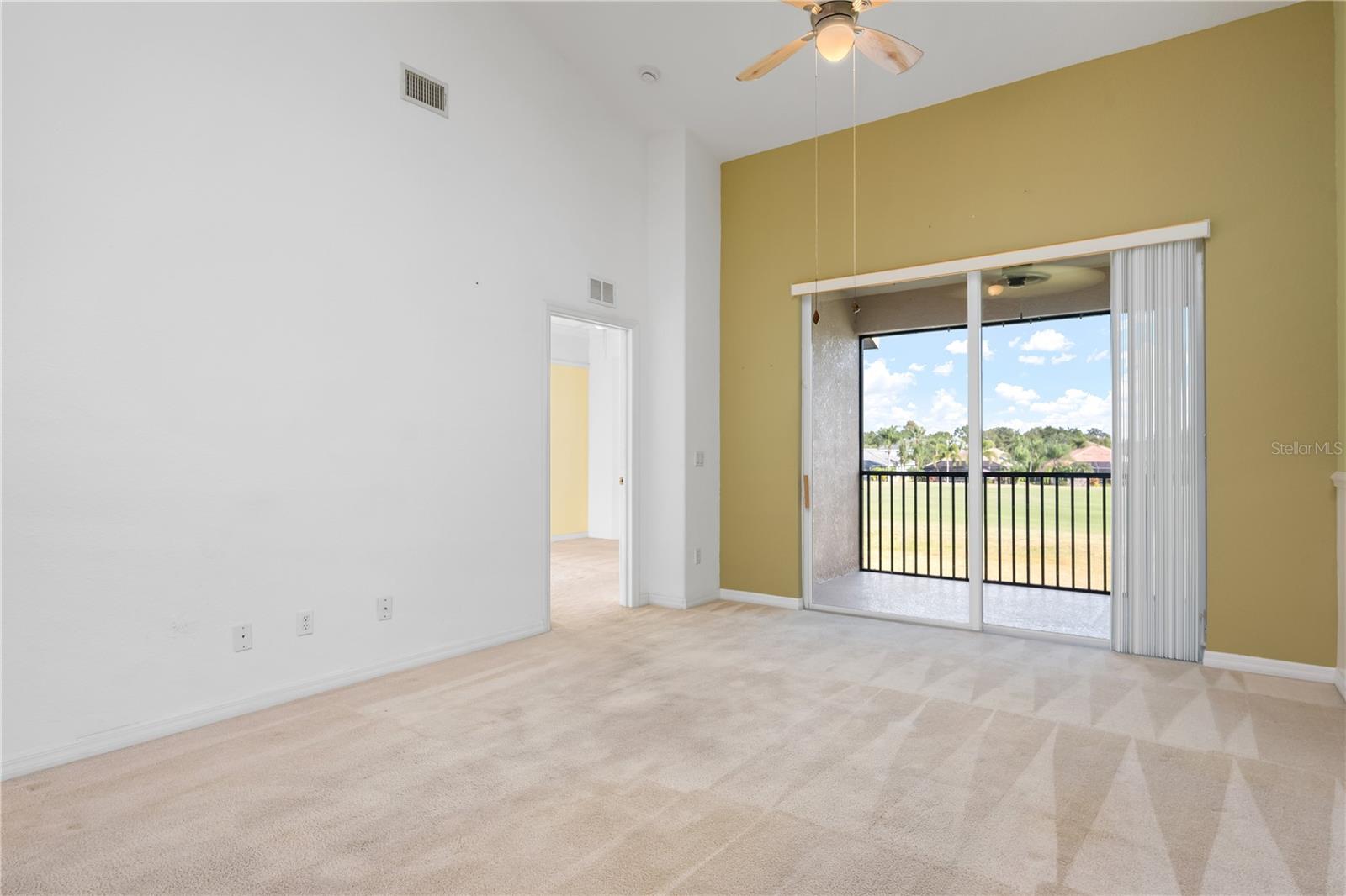 915 Fairwaycove Ln #204 Property Photo 7