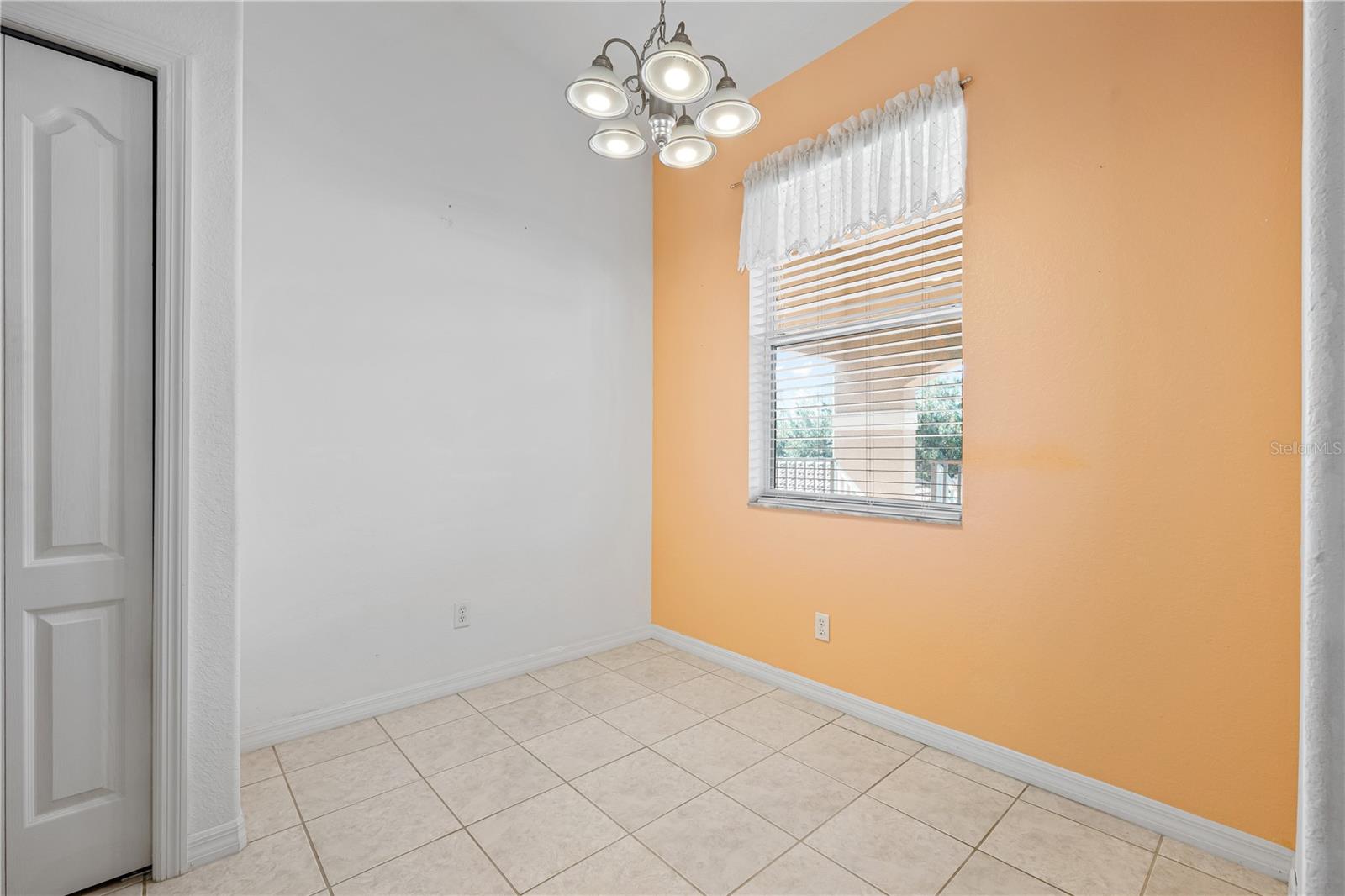 915 Fairwaycove Ln #204 Property Photo 13