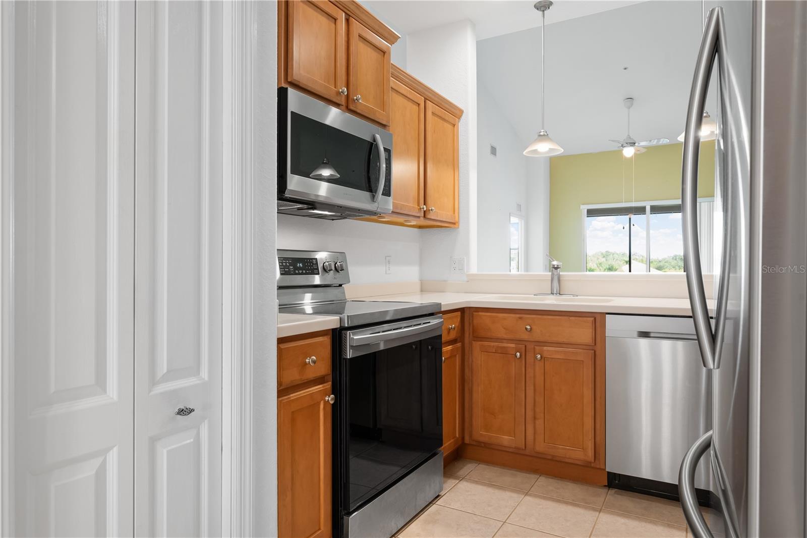 915 Fairwaycove Ln #204 Property Photo 16