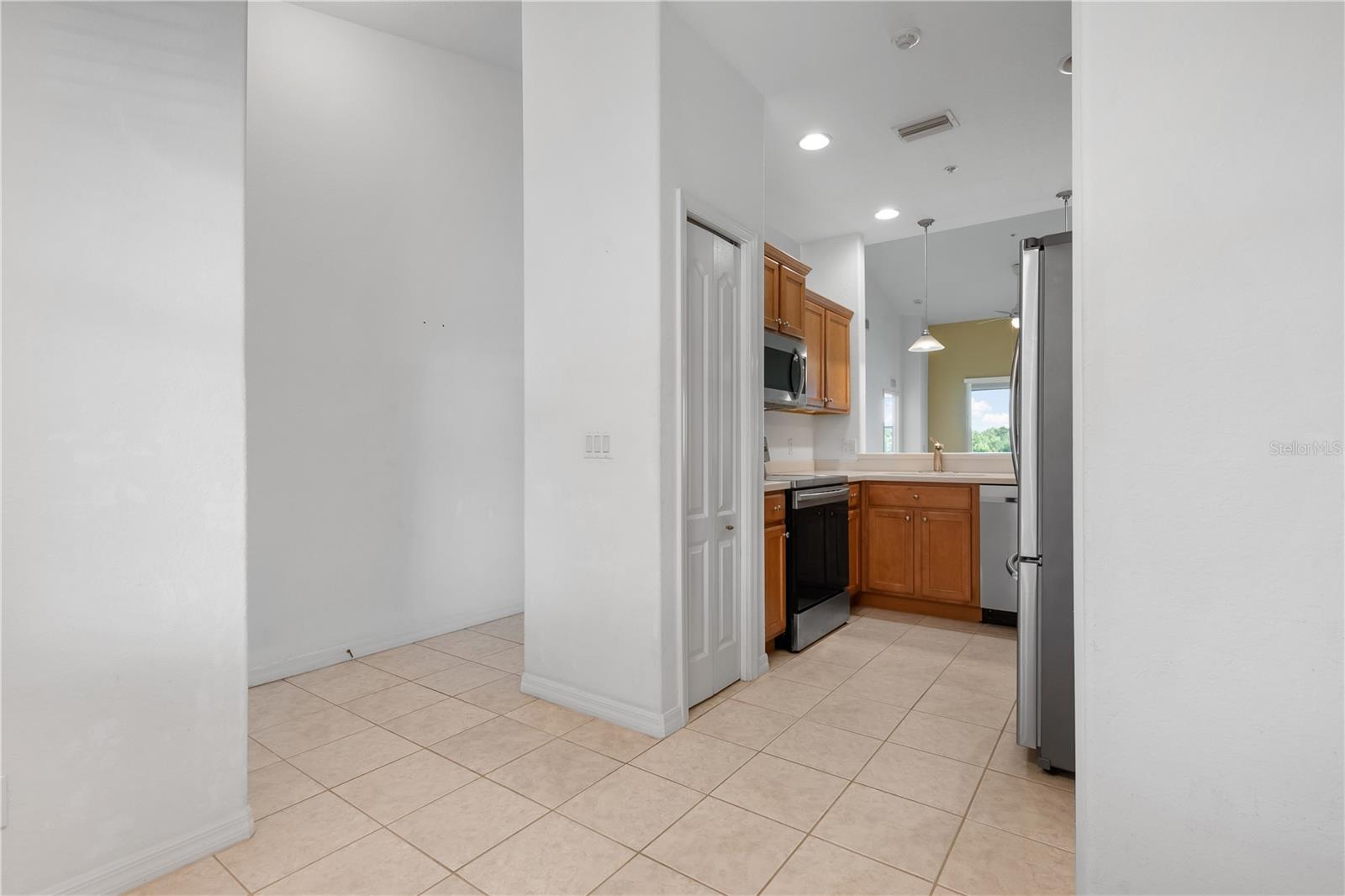 915 Fairwaycove Ln #204 Property Photo 18