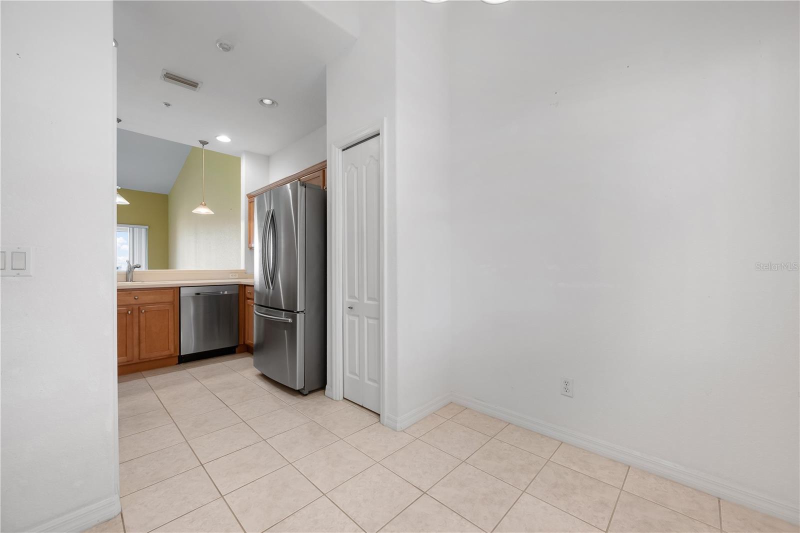 915 Fairwaycove Ln #204 Property Photo 19