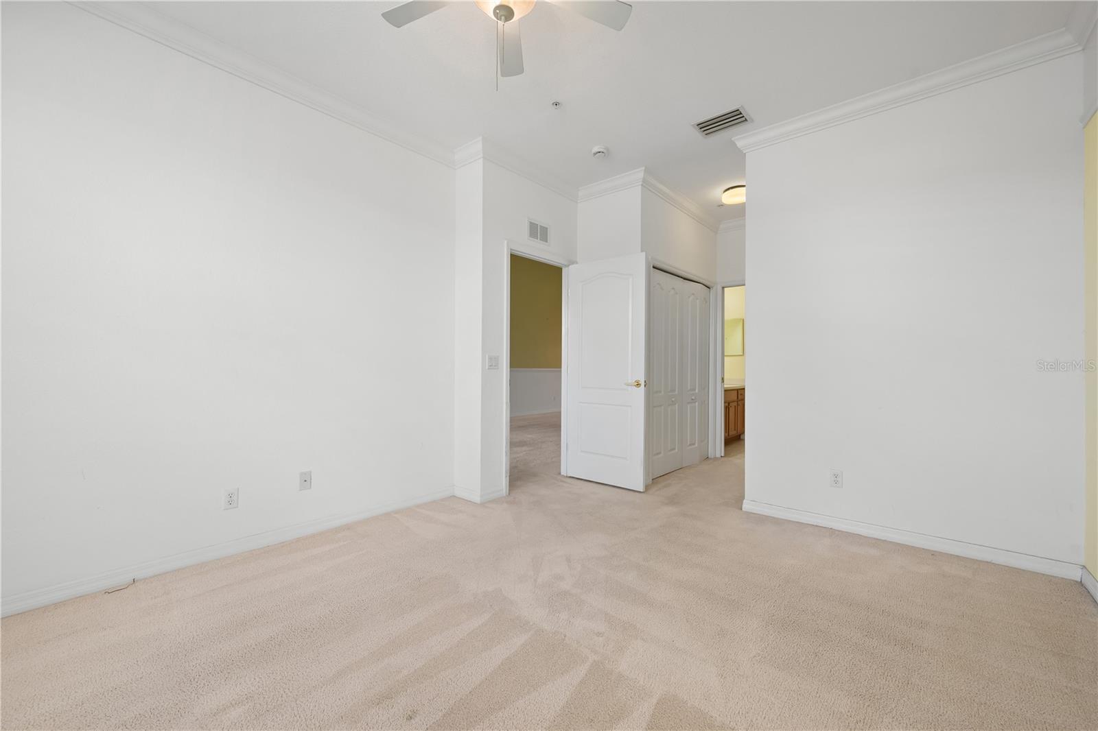 915 Fairwaycove Ln #204 Property Photo 22