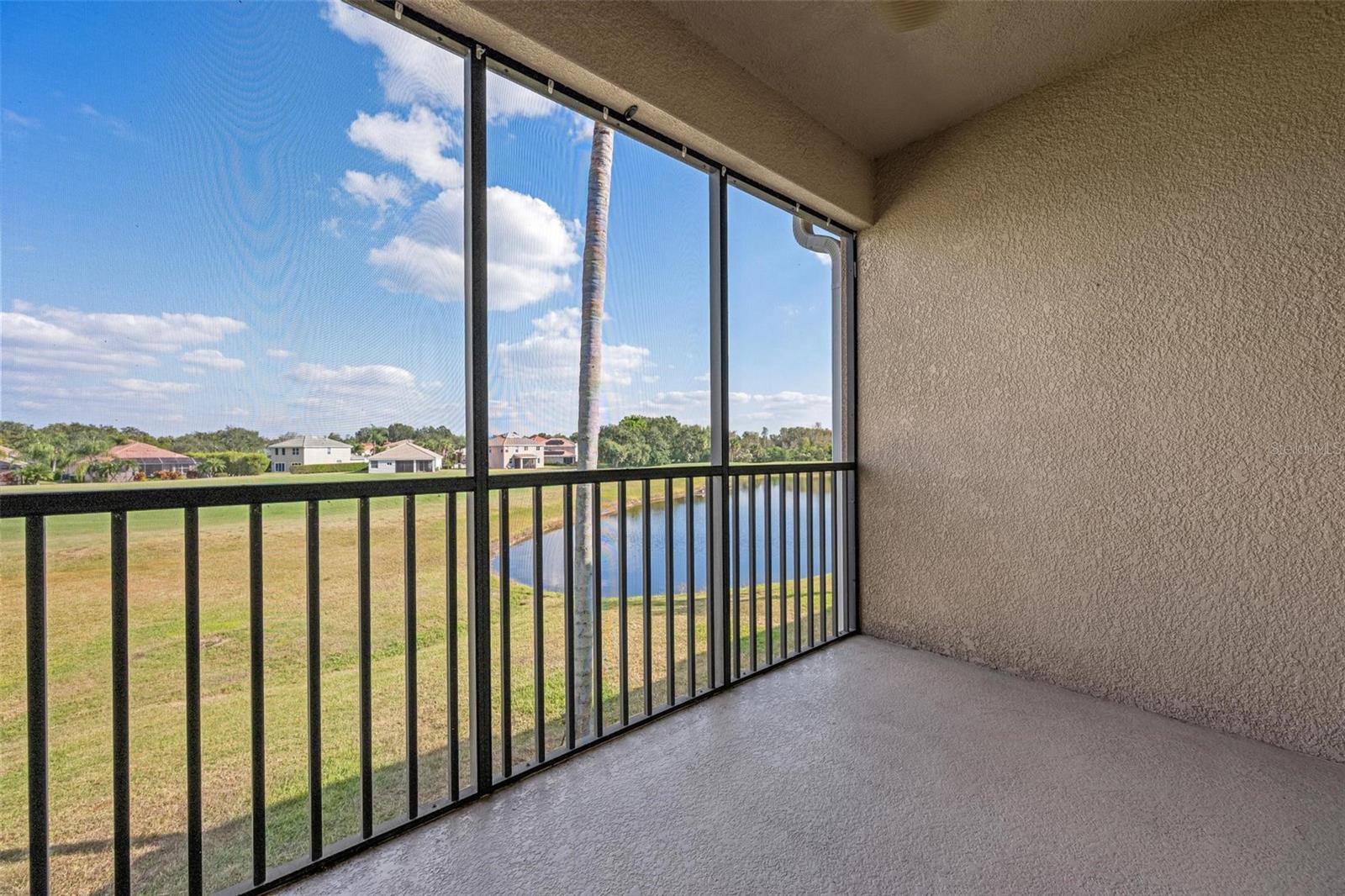 915 Fairwaycove Ln #204 Property Photo 34
