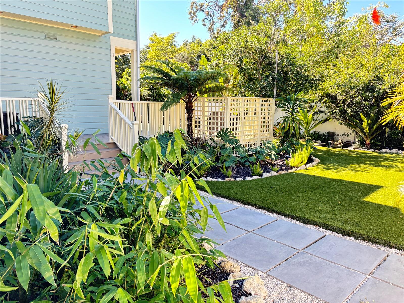324 Julia Pl Property Photo 11