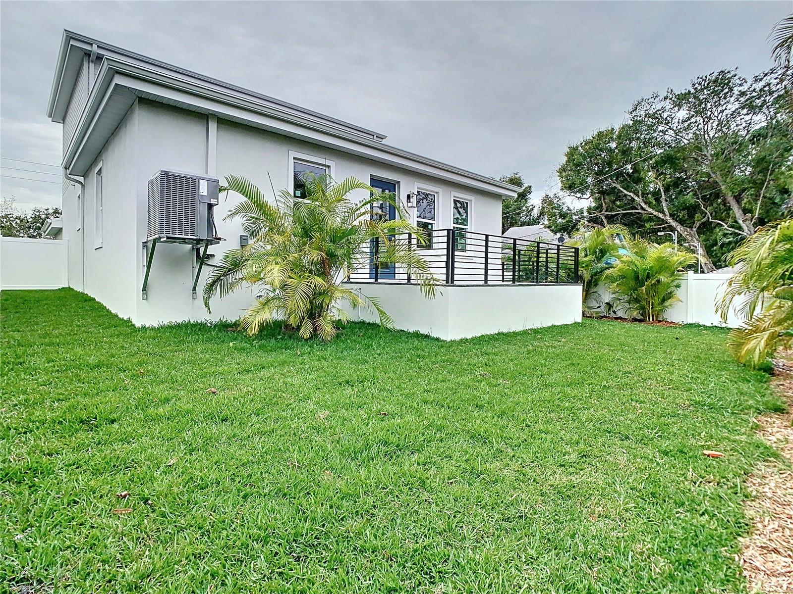 2345 Bahia Vista St Property Photo 6