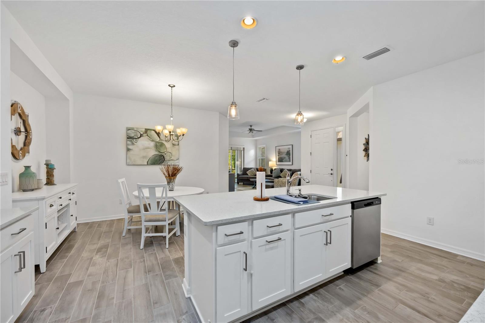 6081 Amberly Dr Property Photo 4