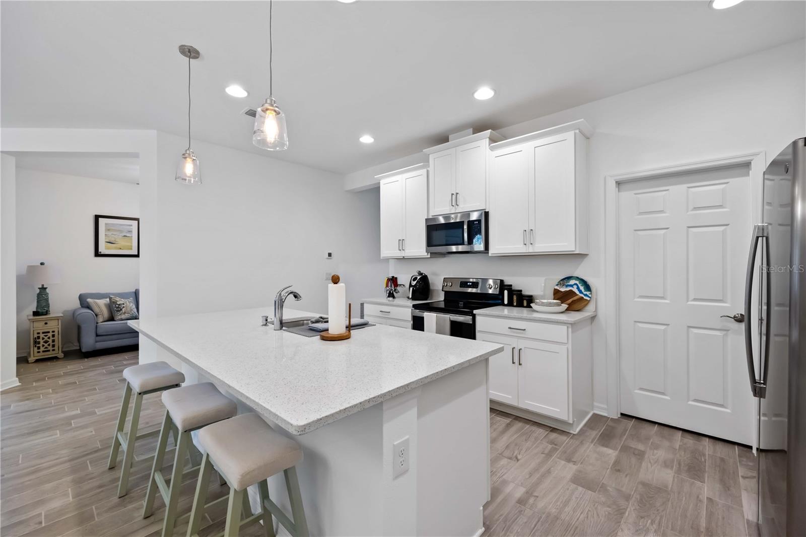 6081 Amberly Dr Property Photo 6