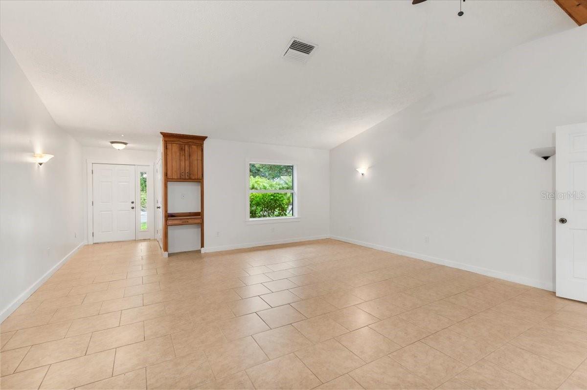 1560 Ingram Ave Property Photo 5