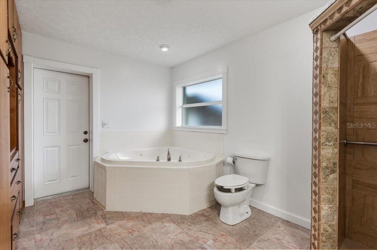 1560 Ingram Ave Property Photo 24